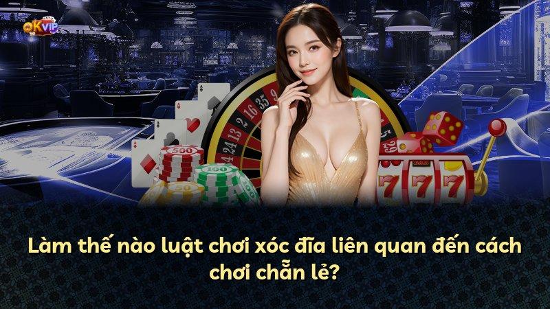 Làm thế nào luật chơi xóc đĩa liên quan đến cách chơi chẵn lẻ?